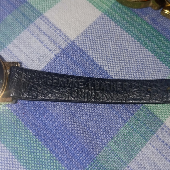 Lot of ladies wrist, bracelet watches (4) 1 of 1 posting - Picture 4 of 13